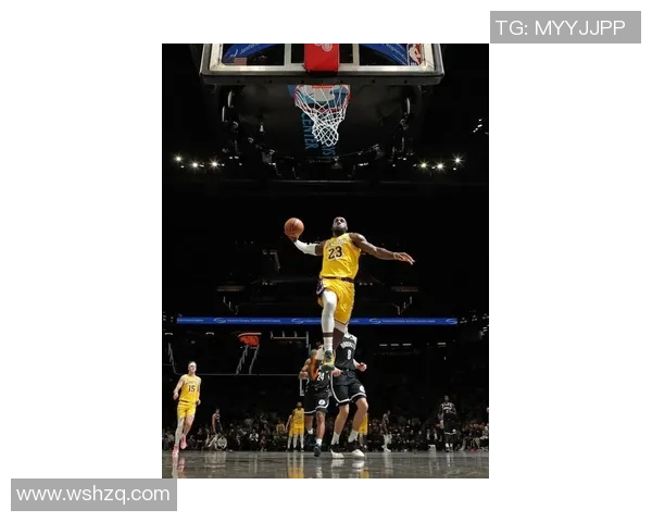 詹姆斯连扣三人晋级西部决赛，湖人力挺，王者归来