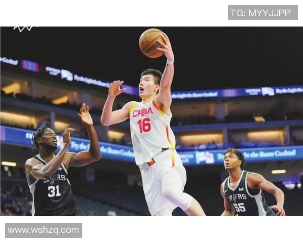 马刺主力球员赞中国男篮实力强劲，国际赛场再现精彩对决